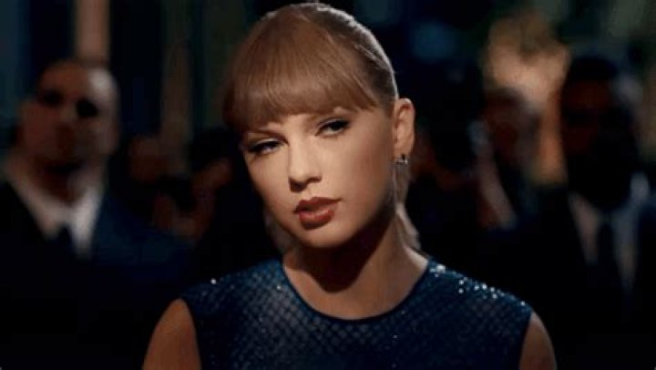 13 Best Taylor Swift GIFs; There's One For Everything!