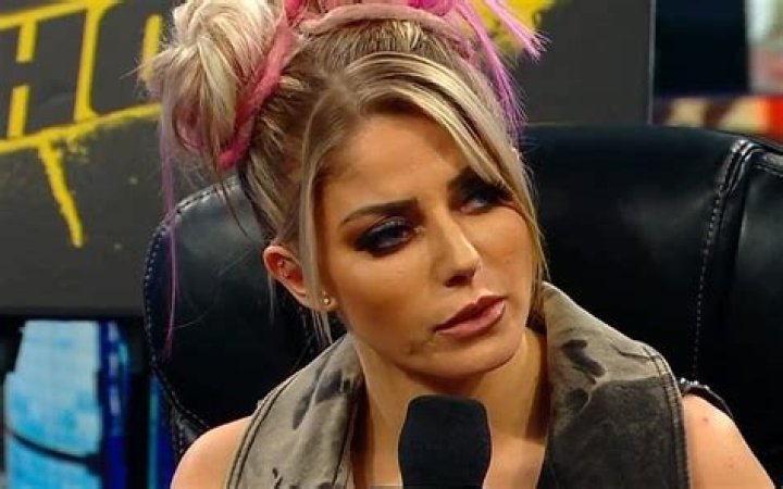 WWE Superstar Alexa Bliss Slams Body-Shaming Fan After Backside Criticism