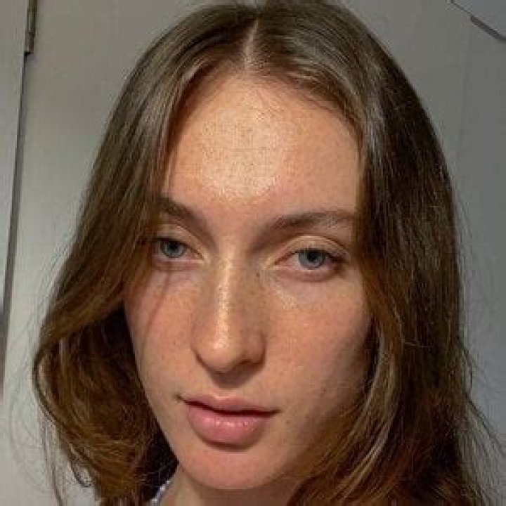 Bella Howarth (TikTok Star) - Age, Birthday, Bio, Facts, Family, Net Worth, Height & More