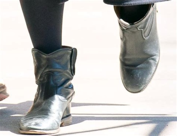 Stylish Chelsea Clinton Boots: Elevate Your Wardrobe
