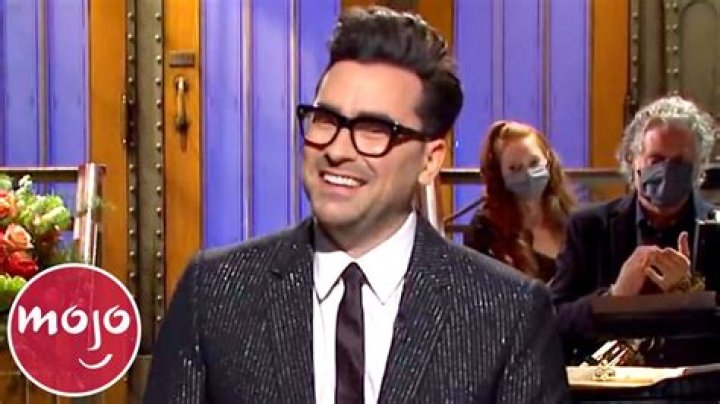 Dan Levy Dazzles On SNL, But Che's Homophobic Joke Overshadows