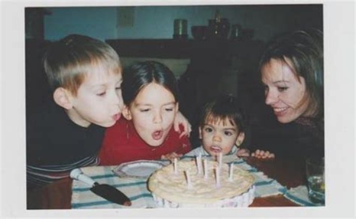 Emma Mackey Grew up With Two Siblings Meet Her Parents