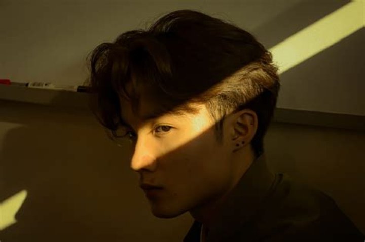 Top-Notch Grindr Bios: Crafting Captivating Profiles