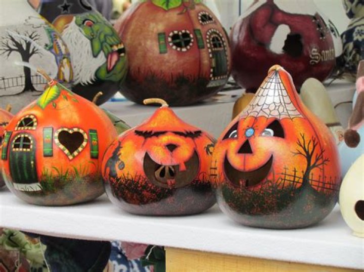 Creative DIY Halloween Gourds Decorated With Spooky Style