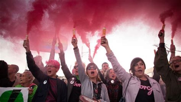 How The Trump Administration's Birth Control Rollback Impacts LGBTQ People