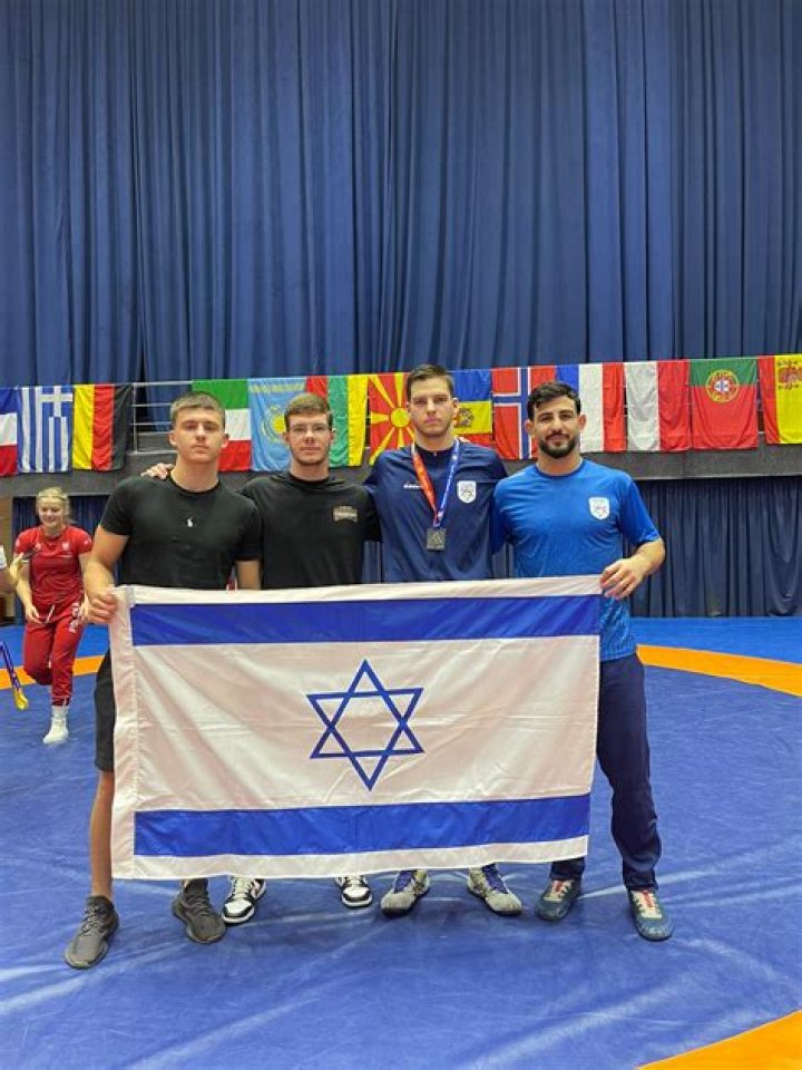 Discover The Art Of Israeli Mixed Wrestling: The Ultimate Grappling Guide