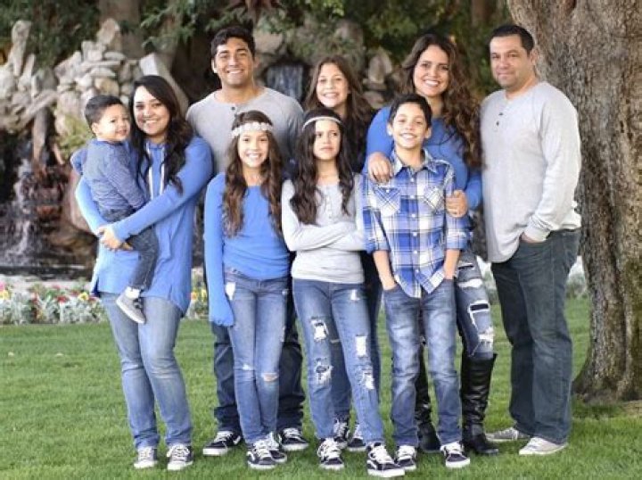 Meet All Five of Actress Jenna Ortegas Siblings