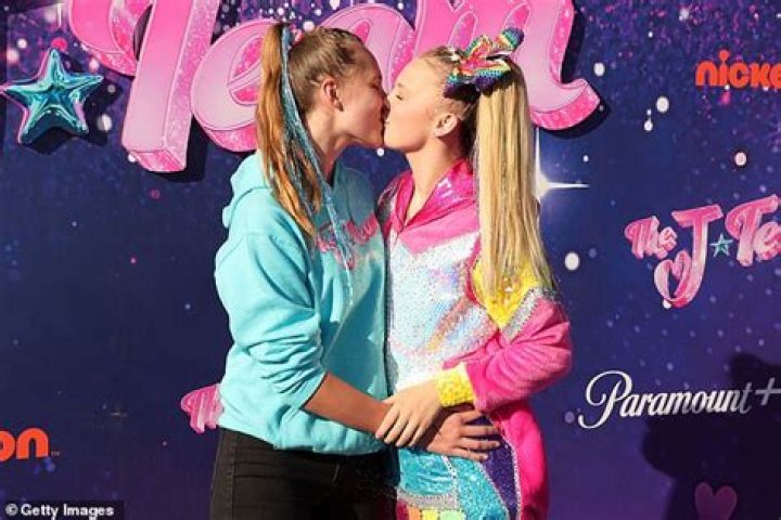 JoJo Siwa Couples: The Perfect Match For Valentine's Day