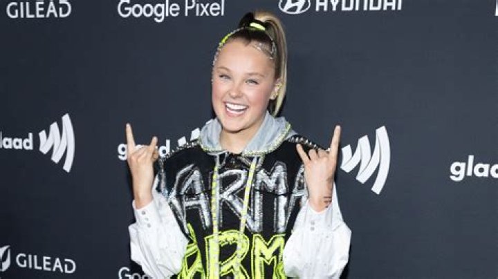 Jojo Siwa's Love Life: Who's She Dating Now?