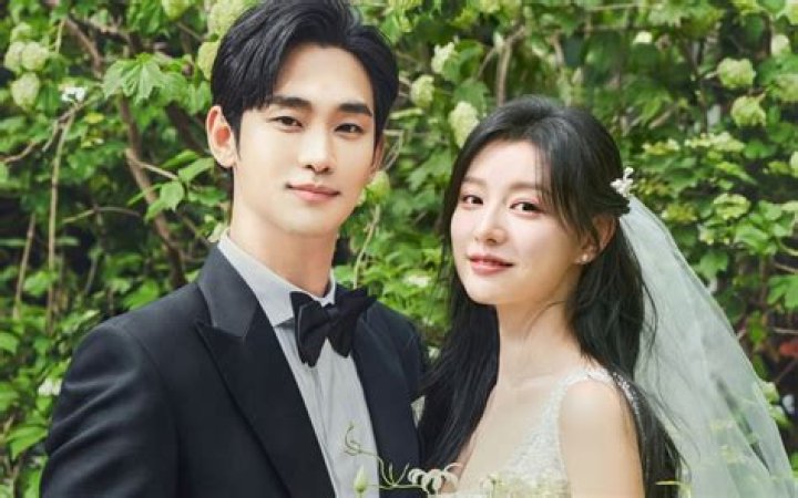 Unveiling The Truth: Kim Soo Hyun's Girlfriend Revealed!