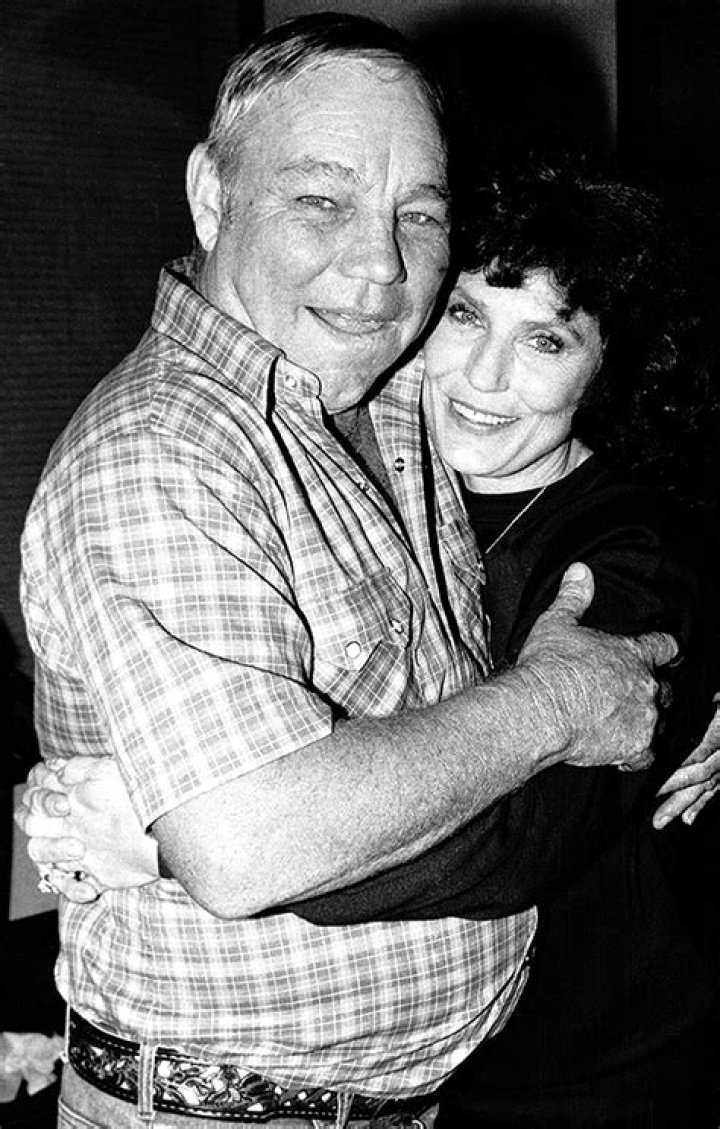 Unveiling Loretta Lynn's Husband: Discoveries And Insights