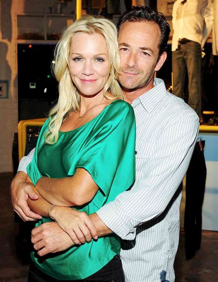 Unveiling The Private Life Of Luke Perry's Ex-Wife: Exclusive Insights