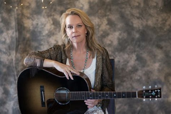 Discover The Enchanting Music Of Mary Chapin Carpenter: A Timeless Troubadour