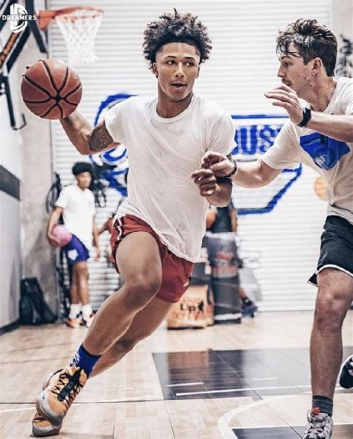 Mikey Williams (Basketball Player) - Age, Birthday, Bio, Facts, Family, Net Worth, Height & More