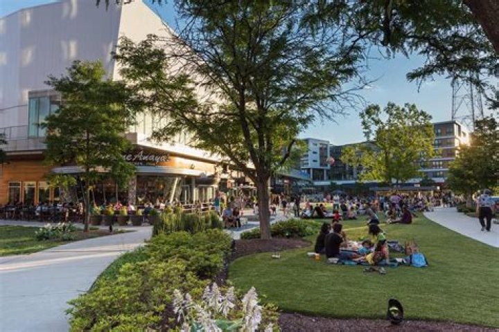 Find Ample Parking Options Near The Vibrant Mosaic District