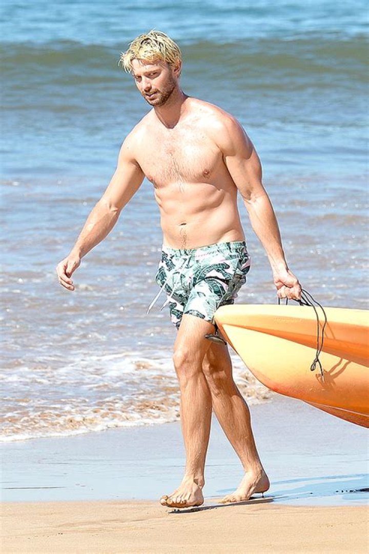 Patrick Schwarzenegger Shows Off Abs While Shirtless In Maui Hollywood Life