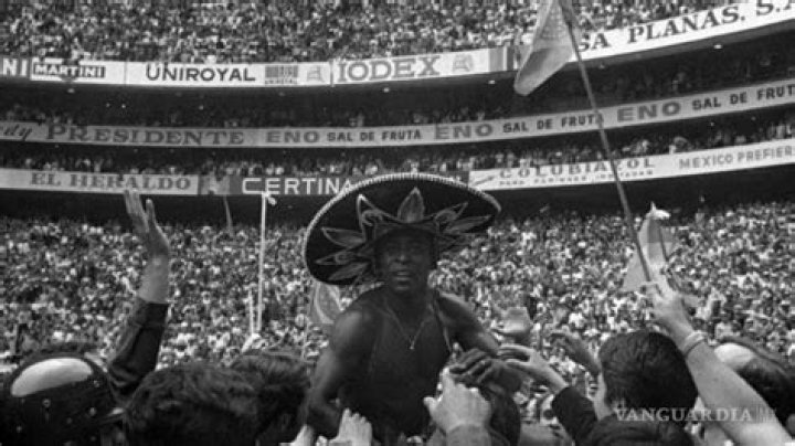The Legendary Pel's Magic At Mexico's Estadio Azteca