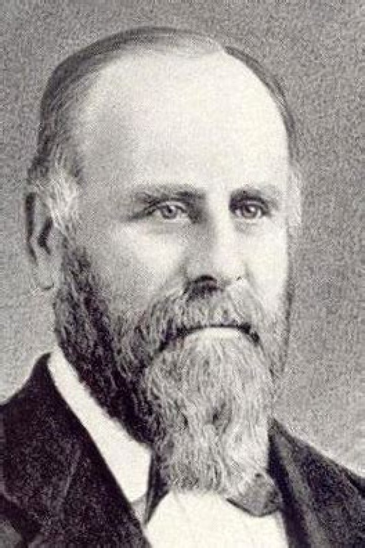 Rowland Hussey Macy Sr.: Department Store Pioneer