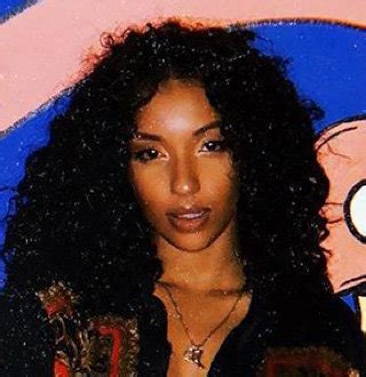 Discover The Enchanting World Of Sinfony Rosales