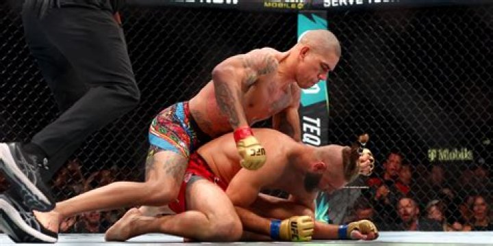 Payout Almost Crosses $22 Million After UFC 295 as Dana White Pays Alex Pereira,Jiri Prochazka and